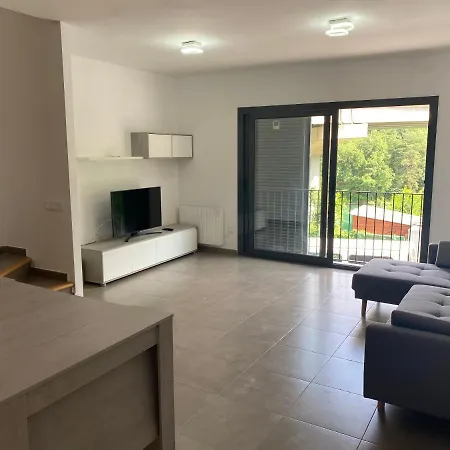 Dom wakacyjny Ample House With Views In Front Of Baells Reservoir *